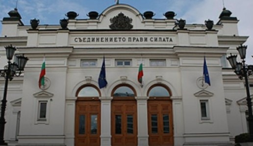 Народното събрание отмени изискването в сградата да се влиза със