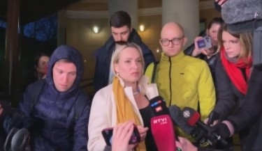 Макрон предложи убежище на Марина Овсянникова