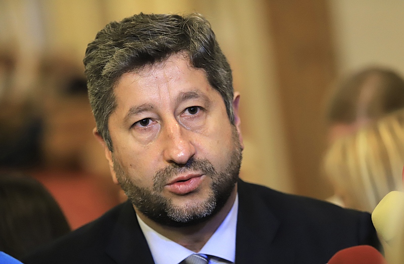 Забелязва се недостатъчна координация между различните партии във властта Това