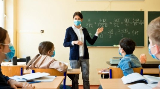 Учениците които все още се обучават онлайн заради отказ да