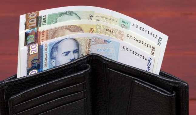 Минималната работна заплата ще стане 710 лв от 1 април