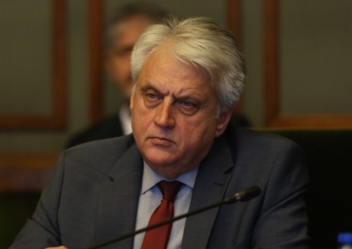 Все едно работим в различни държави на различни планети и