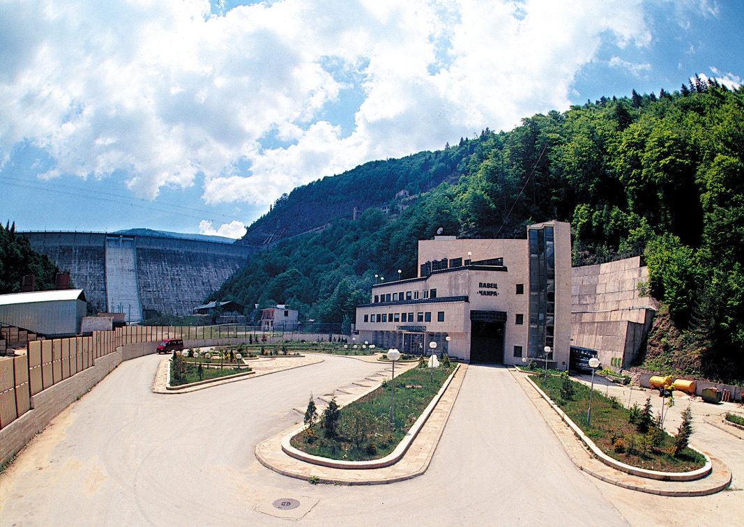 Българският енергиен холдинг и Националната електрическа компания събират данни какво