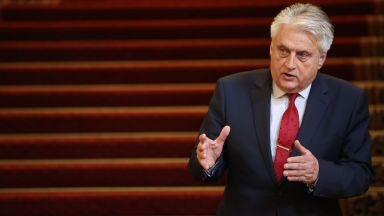 Мисля че е редно главният прокурор от своята позиция да