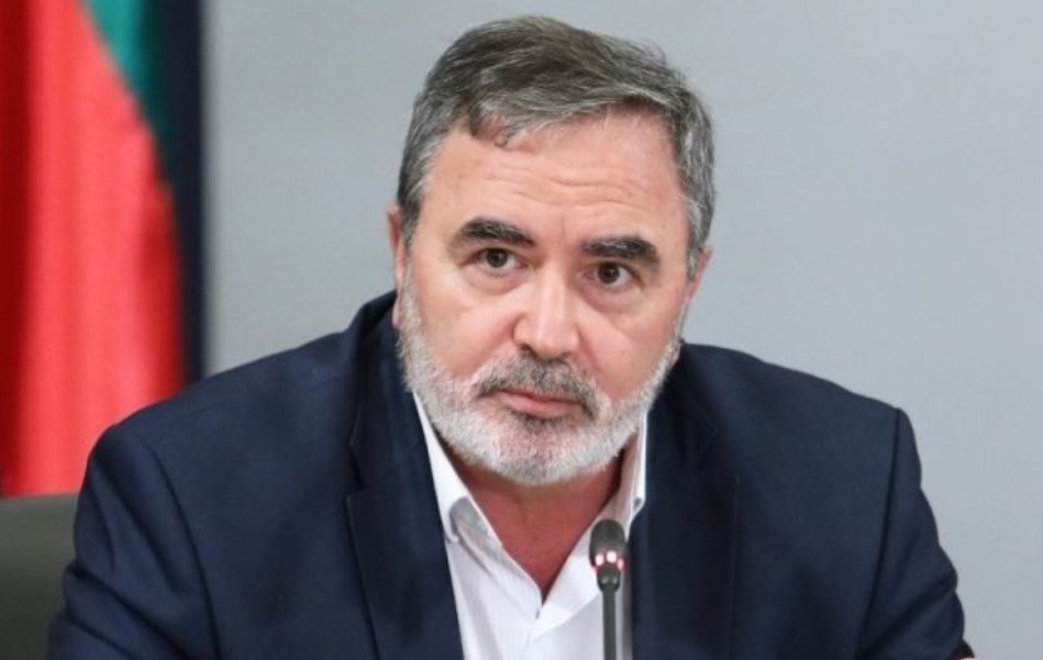 Главният държавен здравен инспектор доц Ангел Кунчев ще предложи премахването