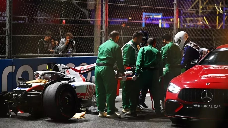 М ик Шумахер претърпя ужасяваща катастрофа с висока скорост в квалификацията