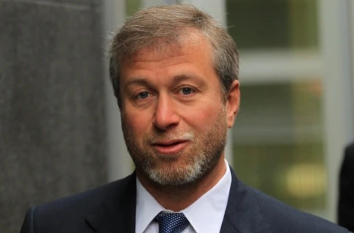 Възможно е руският олигарх Роман Абрамович и двама души от