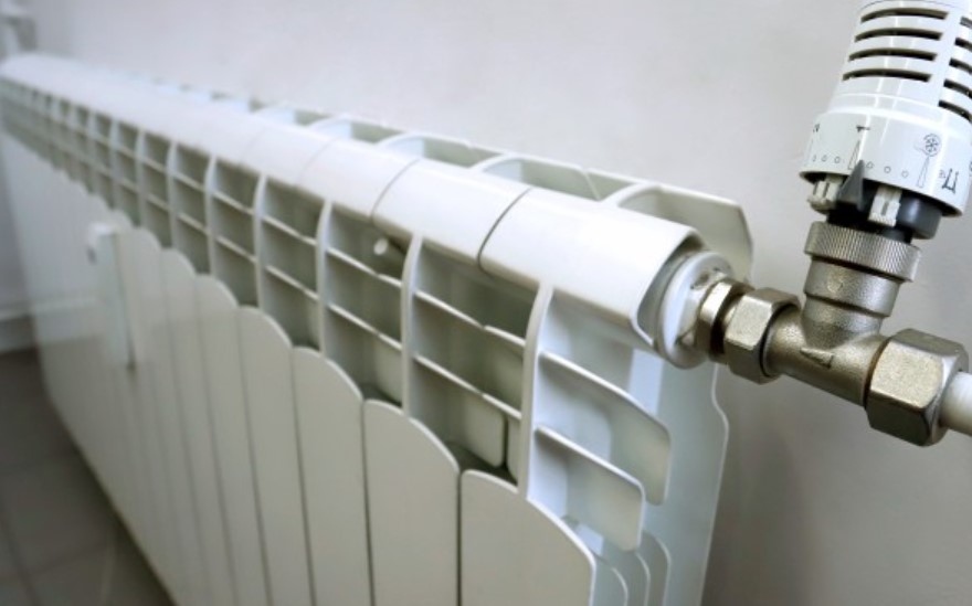 Под 30 скок в цените на парното и топлата вода