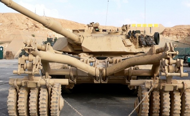 Първо се появиха драматичните кадри на километричната колона от руски