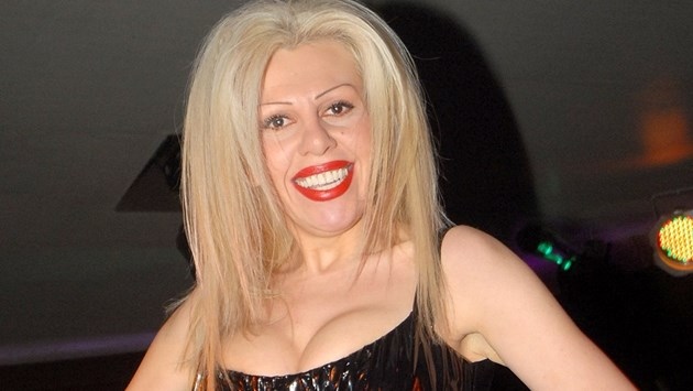 Лични вещи златни статуетки и аудиокасети продава Луна За новия