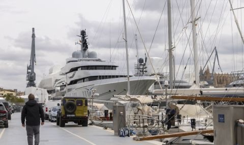 Испанската полиция която запорира суперяхтата на руския олигарх Виктор Векселберг