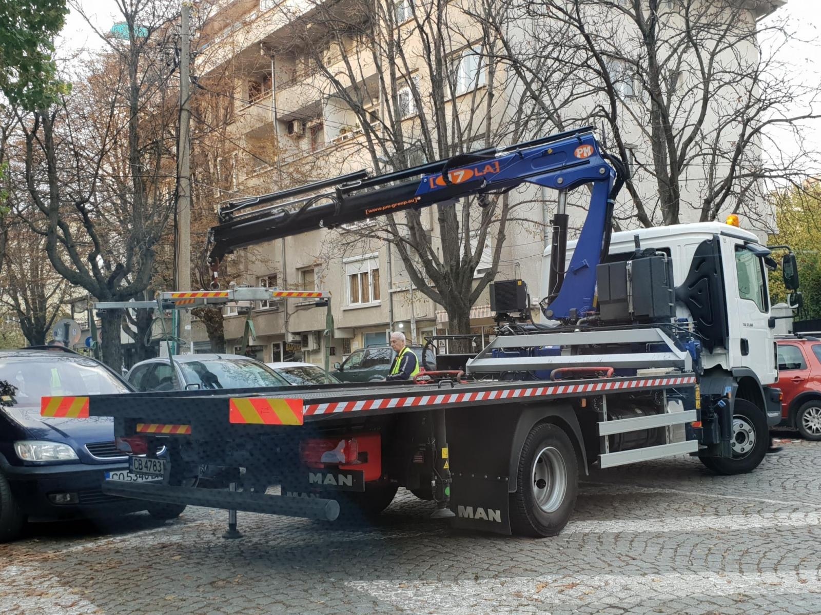 Цената на принудителното преместване на кола до наказателен паркинг в