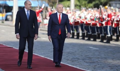 Президентът Румен Радев посрещна албанският си колега Илир Мета пред