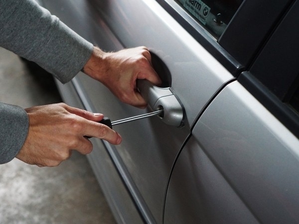 Полицаи и прокурори помогнаха на фирма която се занимава с