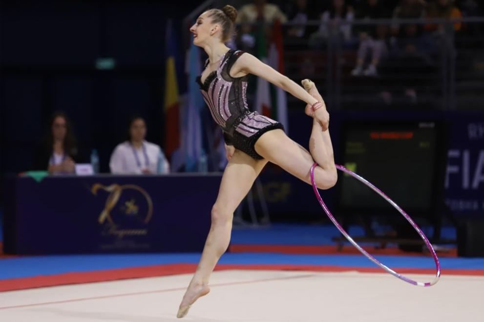 Боряна Калейн спечели златния медал за съчетанието си с обръч