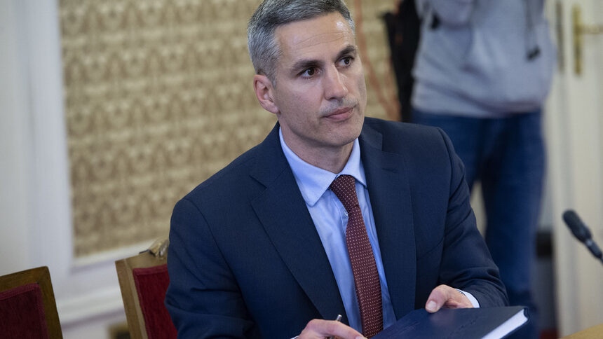 От самото ни влизане във властта казахме че не работим