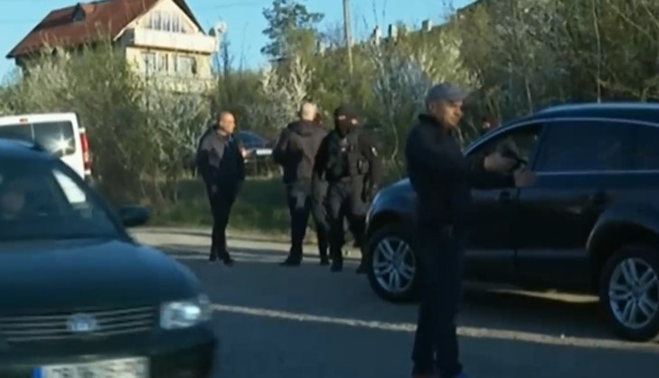 Задържаха двама души заподозрени за убийството на бившия полицай застрелян на