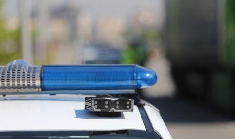 Образувало се е огромно задръстване от чакащи автомобили Движението е спряно