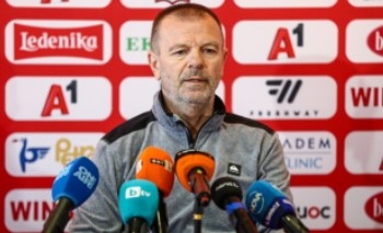 Вече бившият треньор на ЦСКА Стойчо Младенов говори пред медиите