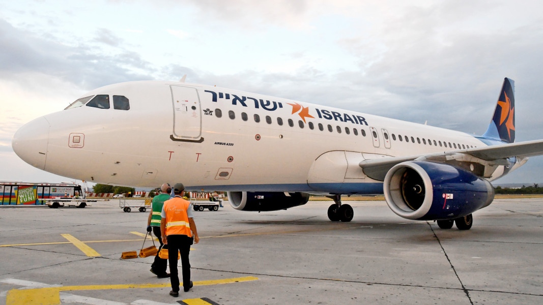 Първият самолет с туристи от Израел кацна на Летище Бургас.