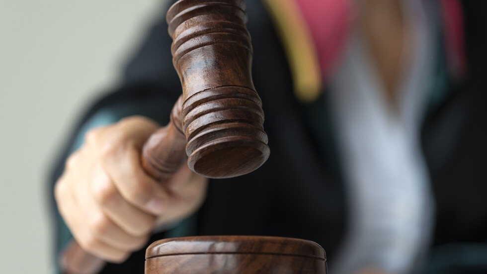 Двама от заподозрените за убийството на бившия полицай в кв