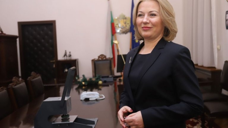 Няколко дни след като депутатите окончателно закриха специализираното правосъдие президентът