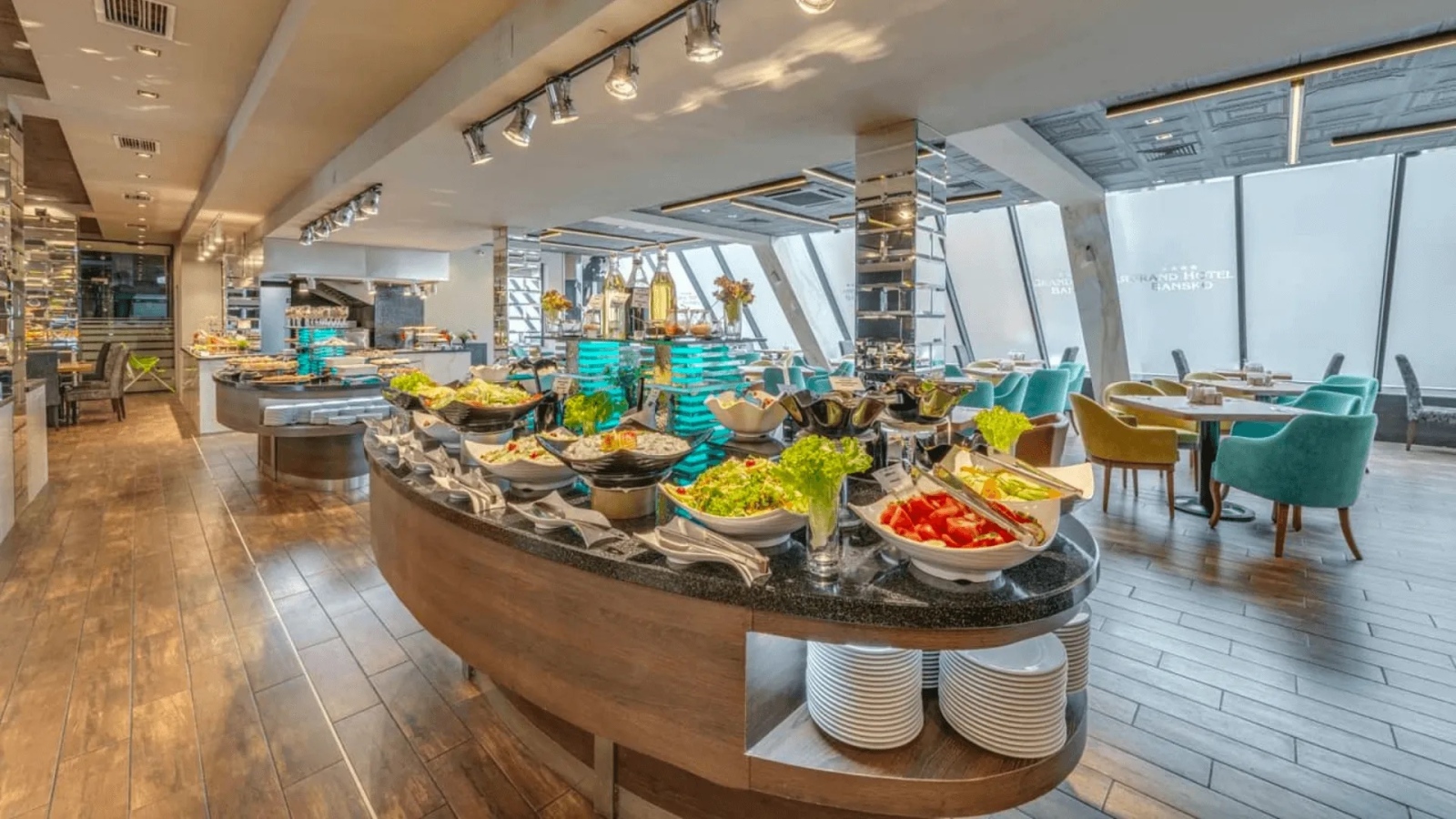 НАП провери 550 обекта и запечата 10 от нередовните търговци Над