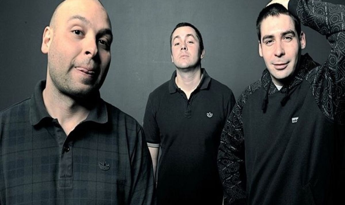 Войната между напусналия рап бандата Ъпсурт Буч и лидера ѝ