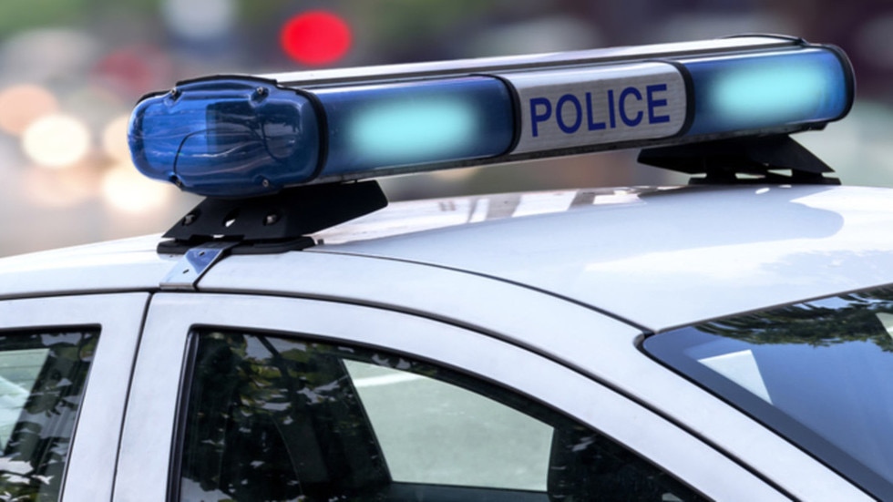 Млад мъж се барикадира в апартамента си в столичния квартал