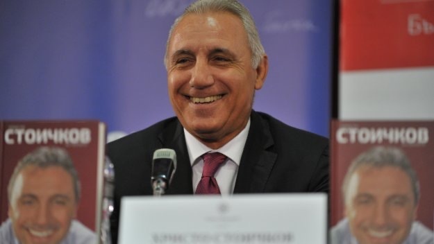 Христо Стоичков ще се завърне за кратко в България по