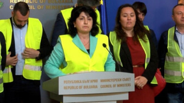 Опитите на управляващите да потушат напрежението сред превозвачите и работодателските