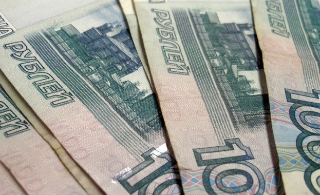 Руската рубла продължи за поскъпва спрямо еврото и долара и