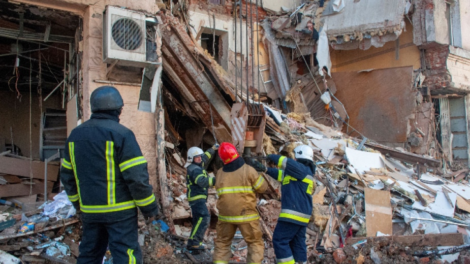 Около 60 души приютени в селско училище в Източна Украйна