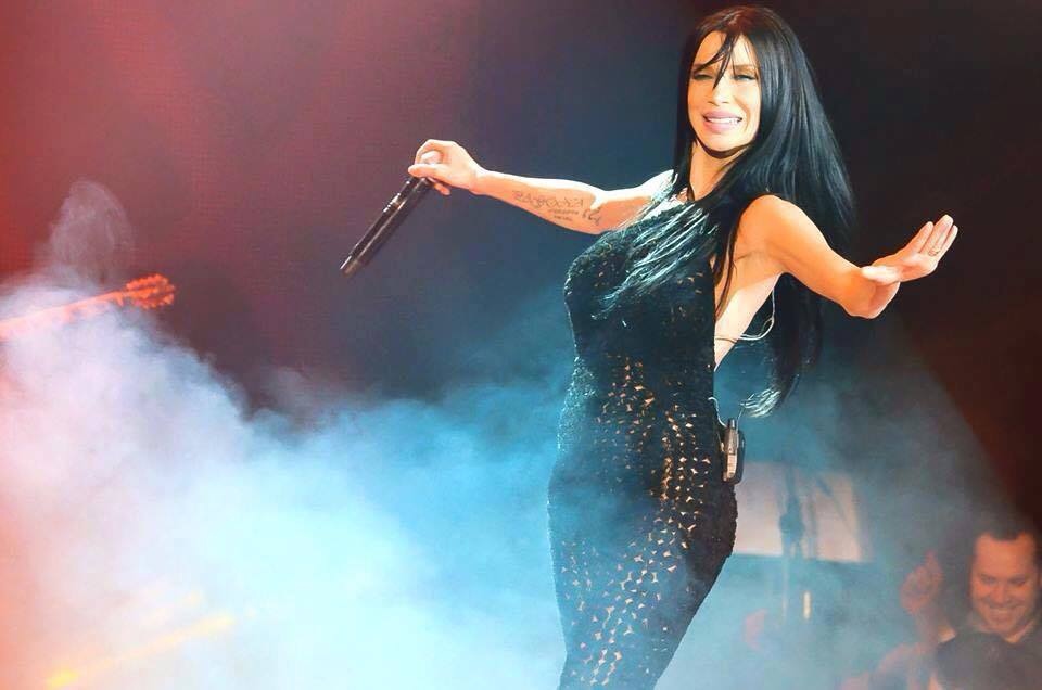 На 11 май започва звездната парти поредица включваща атрактивната гръцка