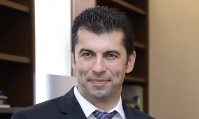 В момента премиерът Кирил Петков е в Държавния департамент и