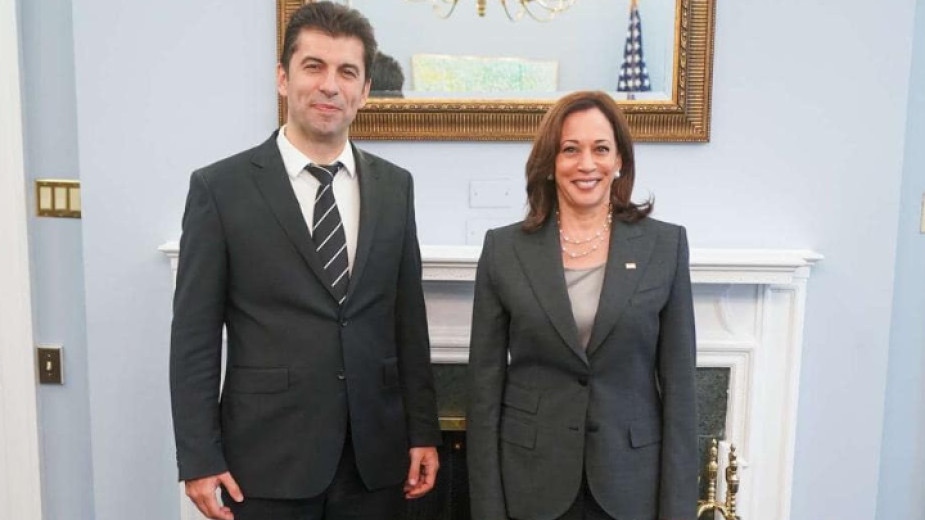 Петков договори с Харис доставки на втечнен газ към България