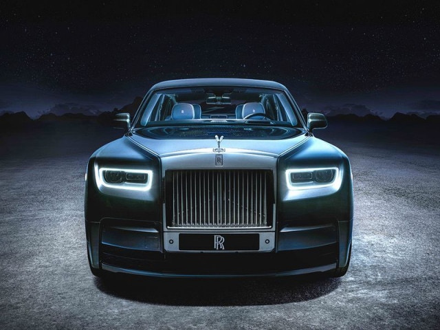 Rolls Royce показа обновената версия на Phantom представяйки фейслифт с почти