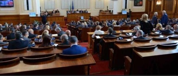 Само 5 месеца след като станаха народни избраници депутатите ще
