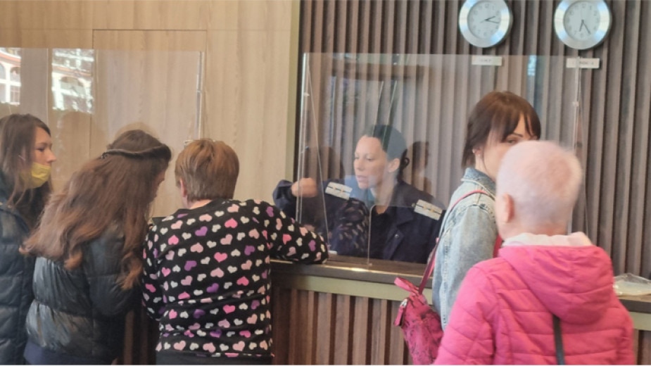 Броят на украинските граждани с временна закрила у нас вече