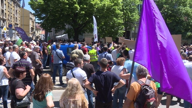 Служители на ТЕЦ Марица 3 Димитровград протестираха в столицата срещу