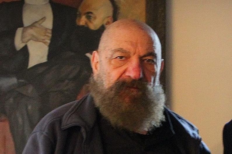 Поклонението пред тленните останки на известния български илюзионист Астор ще