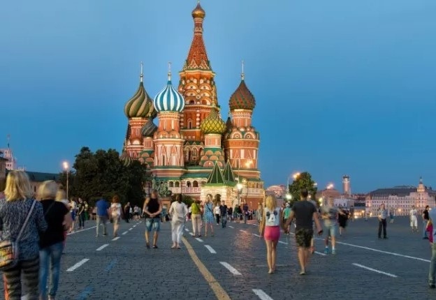 Руснаци се отказват от руските си паспорти от страх и срам