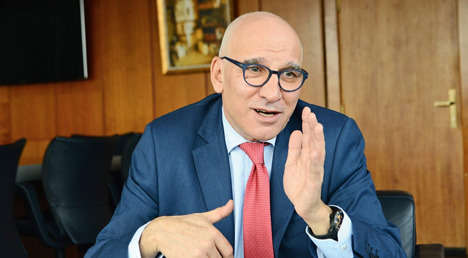 Антикризисните мерки на правителството са по скоро купуване на време и