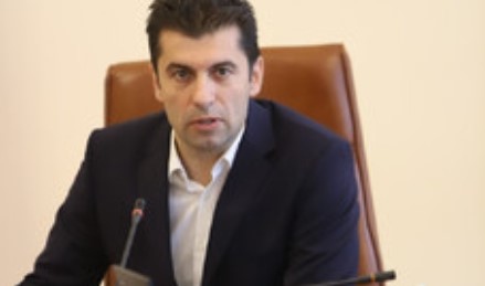 Премиерът Кирил Петков с изненадващо посещение в сградата на Народното
