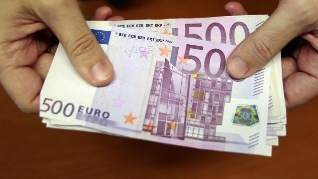 Курсът на еврото днес леко се понижи връщайки се под