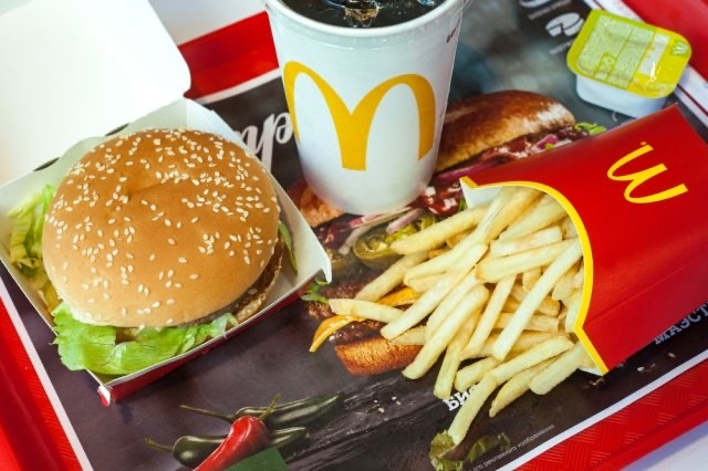 Заведенията за бързо хранене McDonald 39 s ще продължат да работят в