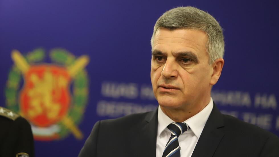 Новоизлюпената партия на бившия служебен премиер Стефан Янев се тресе