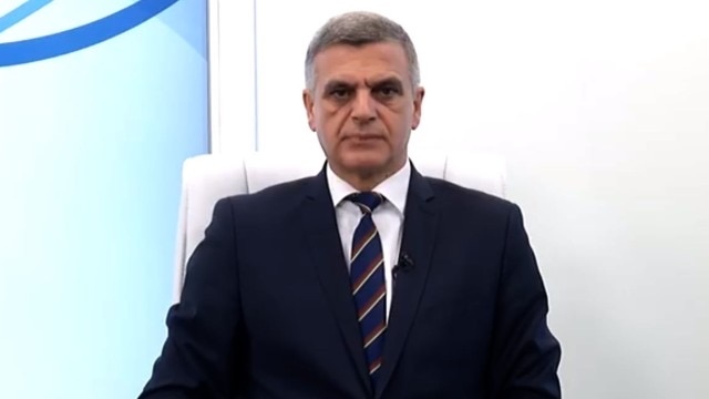 Управляващата коалиция не е способна да издържи на ударите на