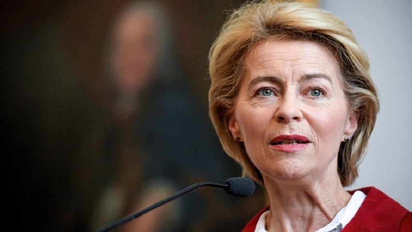 Евродепутати проучват възможността да внесат искане за вот на недоверие