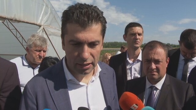 Дискусията дали ще даваме оръжия на Украйна или не я